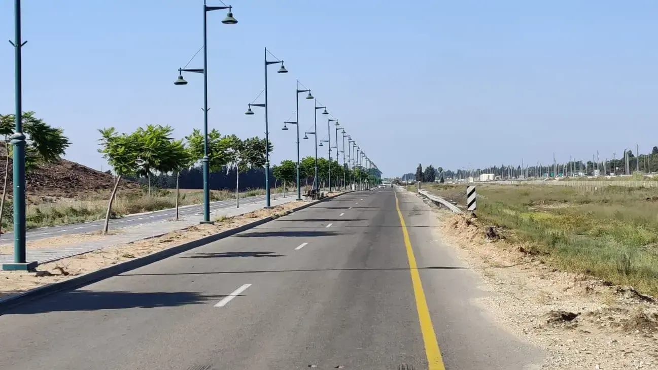 הכביש אליו מופנית התנועה לאחר סגירת מעבר הכניסה ליישוב ניצן הכביש אליו מופנית התנועה לאחר סגירת מעבר הכניסה ליישוב ניצן
