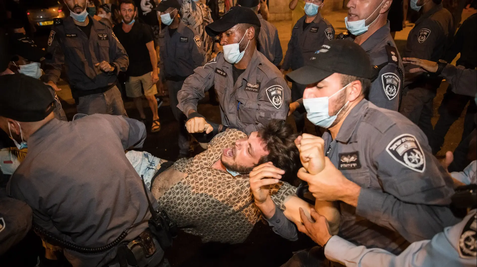 עימותים בהפגנה מול מעון ראש הממשלה בבלפור, ירושלים, 14 ביולי 2020 עימותים בהפגנה מול מעון ראש הממשלה בבלפור, ירושלים, 14 ביולי 2020