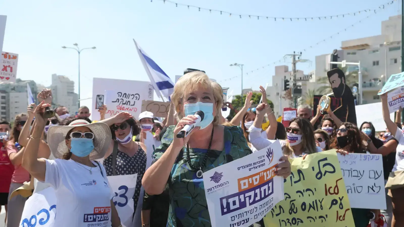 מרים פיירברג בהפגנת העובדים הסוציאליים בנתניה. 15 ביולי 2020. מרים פיירברג בהפגנת העובדים הסוציאליים בנתניה. 15 ביולי 2020.
