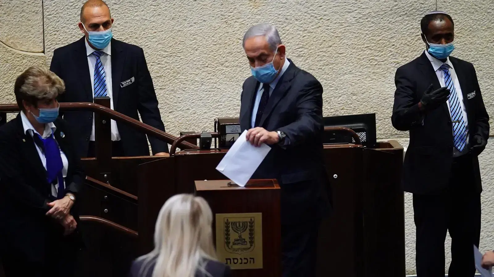 ראש הממשלה בנימין נתניהו בהצבעה בכנסת, 15 ביולי 2020 ראש הממשלה בנימין נתניהו בהצבעה בכנסת, 15 ביולי 2020