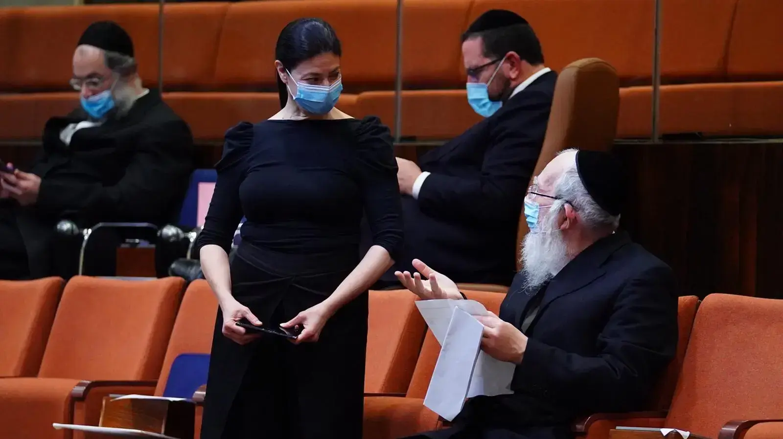 מרב מיכאלי וישראל אייכלר בהצבעה בכנסת, 15 ביולי 2020 מרב מיכאלי וישראל אייכלר בהצבעה בכנסת, 15 ביולי 2020