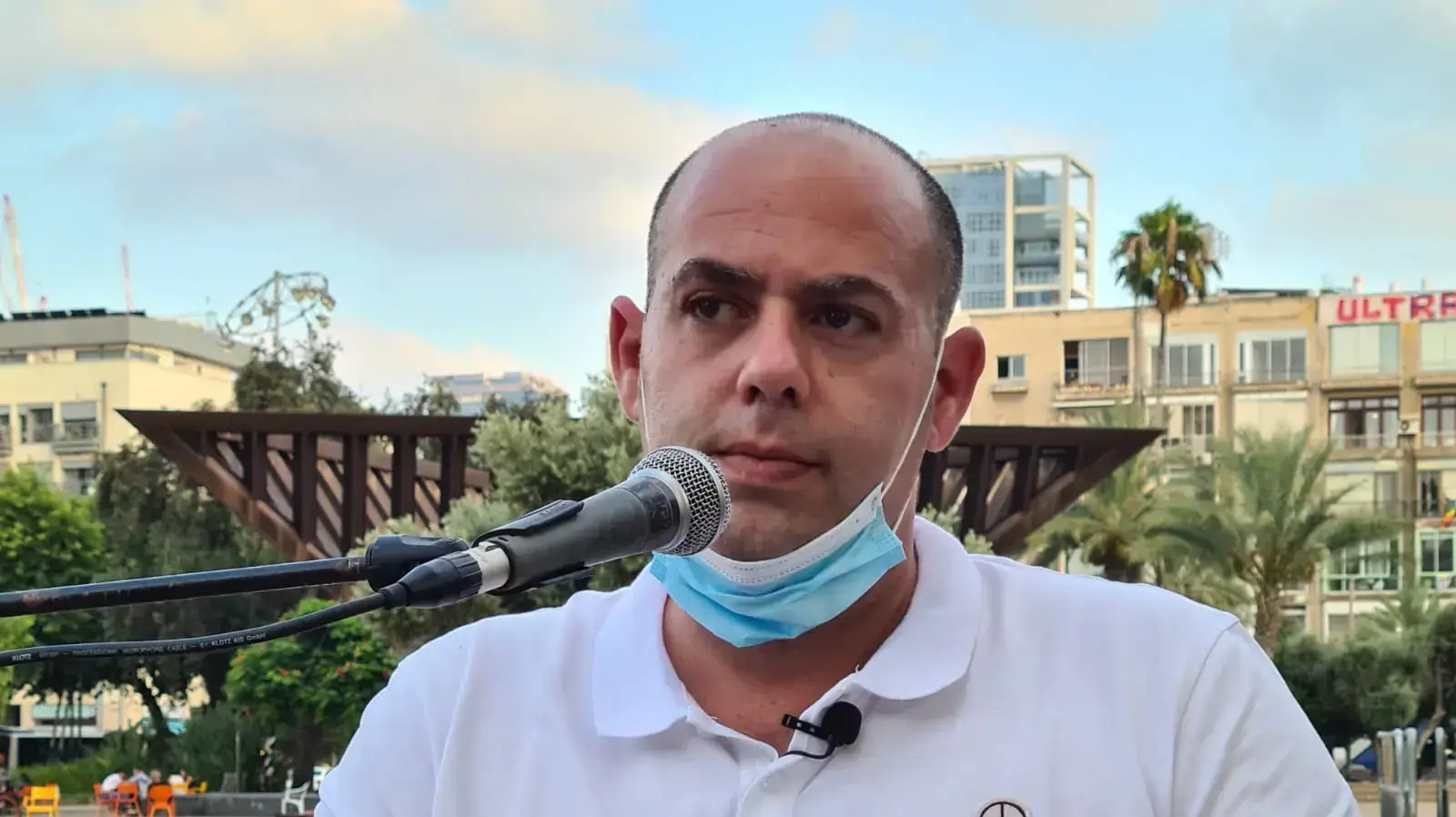 נציג העצמאיים, אמר דותן סופר, במהלך הצהרה בכיכר רבין לקראת ההפגנה המתוכננת במוצ"ש 16 ביולי 2020 נציג העצמאיים, אמר דותן סופר, במהלך הצהרה בכיכר רבין לקראת ההפגנה המתוכננת במוצ"ש 16 ביולי 2020