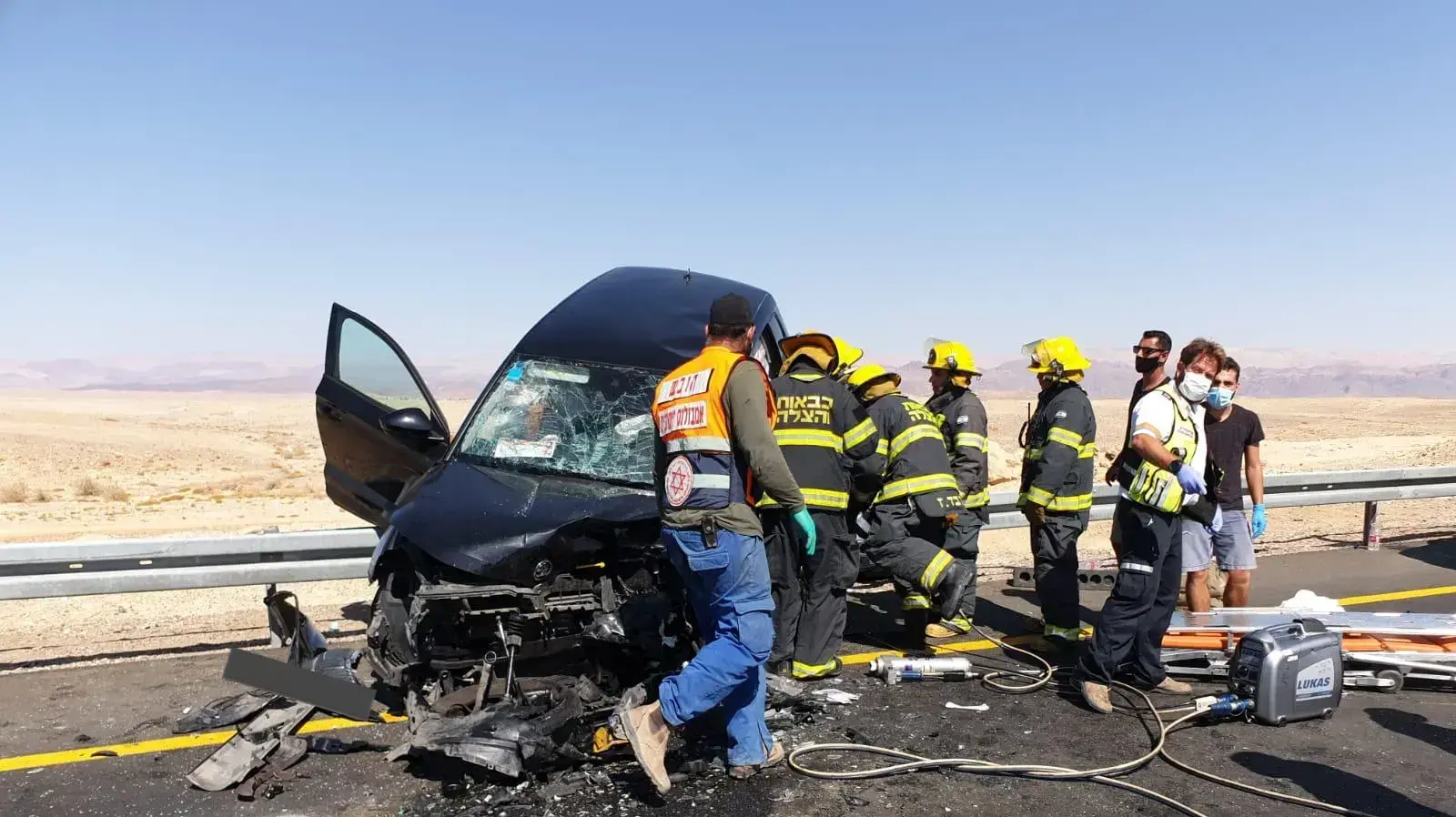 זירת התאונה בה נפצעו שניים כבני 60 וגבר כבן 50 באורח קשה ושני ילדים, כבני 5 ו-7, באורח בינוני, בכביש 90 בין קיבוץ יהל למנוחה, דרום הערבה. 18 ביולי 2020 זירת התאונה בה נפצעו שניים כבני 60 וגבר כבן 50 באורח קשה ושני ילדים, כבני 5 ו-7, באורח בינוני, בכביש 90 בין קיבוץ יהל למנוחה, דרום הערבה. 18 ביולי 2020