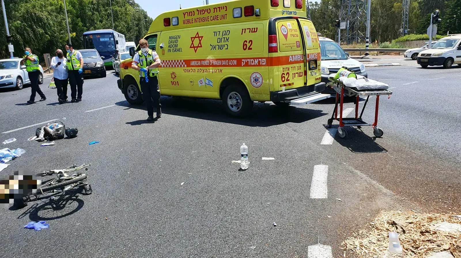 תאונת דרכים בין רכב לאופניים חשמליים במפגש הרחובות דרך דגניה ודרך הירדן בנתניה. 19 ביולי 2020.