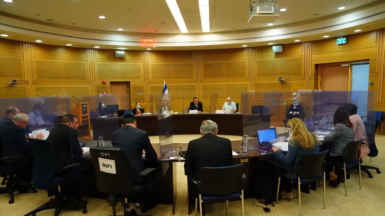 ועדת החוץ והביטחון בראשות ח"כ צבי האוזר אישרה את החוק המאפשר את המשך איכוני שב"כ עד ינואר 2021. 19 ביולי 2020 ועדת החוץ והביטחון בראשות ח"כ צבי האוזר אישרה את החוק המאפשר את המשך איכוני שב"כ עד ינואר 2021. 19 ביולי 2020