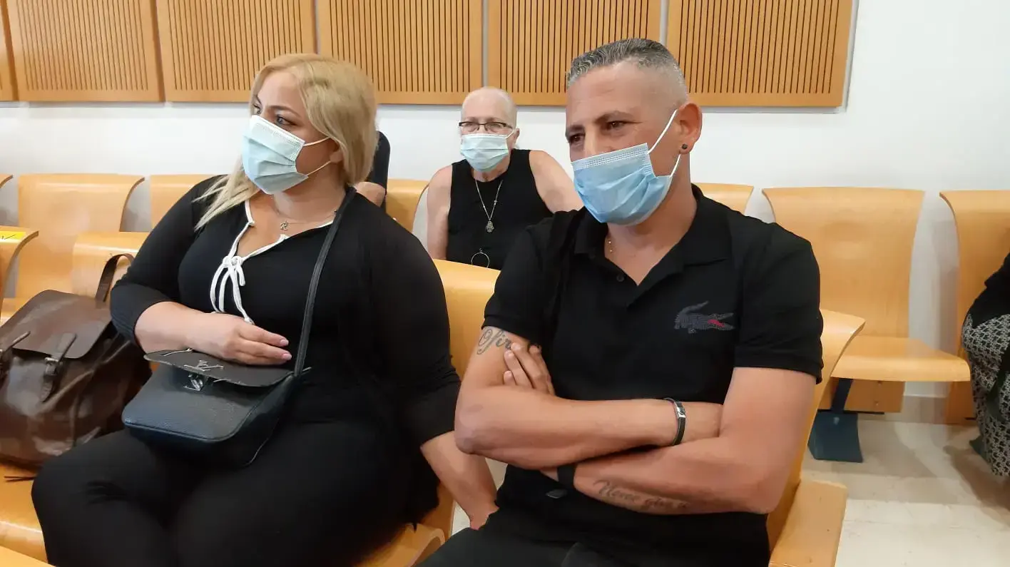 קצין השב"ס, רונן כהן במהלך הכרעת דינו במסגרת אירוע הלינץ' בתחנה המרכזית בבאר שבע, בו נהרג נתין זר מאריתריאה. המחוזי, ב"ש קצין השב"ס, רונן כהן במהלך הכרעת דינו במסגרת אירוע הלינץ' בתחנה המרכזית בבאר שבע, בו נהרג נתין זר מאריתריאה. המחוזי, ב"ש