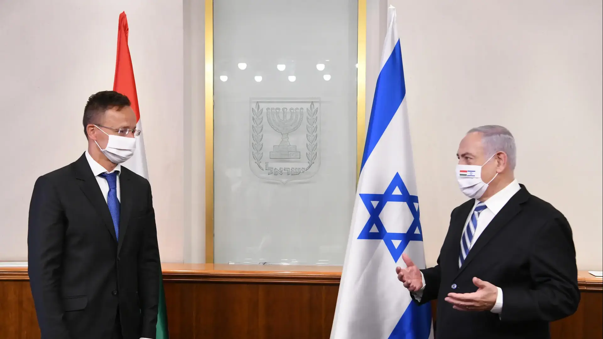 ראש הממשלה בנימין נתניהו בפגישתו עם שר החוץ של הונגריה פטר סיירטו. 20 ביולי 2020 ראש הממשלה בנימין נתניהו בפגישתו עם שר החוץ של הונגריה פטר סיירטו. 20 ביולי 2020