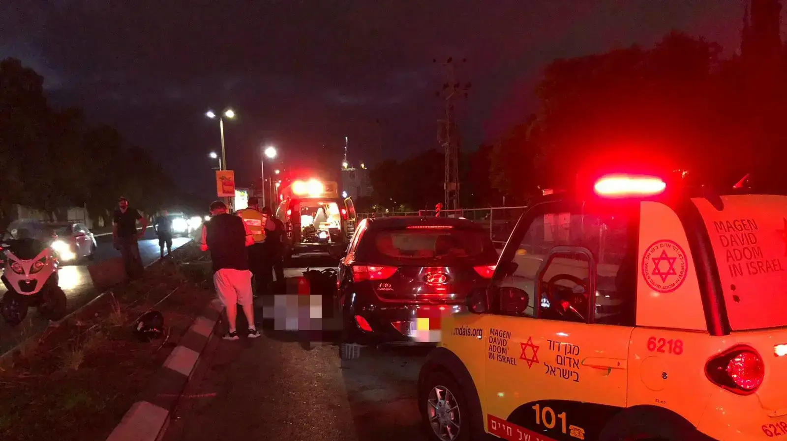 זירת תאונת הדרכים בה נהרג רוכב אופנוע כבן 25 מפגיעת רכב סמוך למחלף קוממיות בחולון. 20 ביולי 2020 זירת תאונת הדרכים בה נהרג רוכב אופנוע כבן 25 מפגיעת רכב סמוך למחלף קוממיות בחולון. 20 ביולי 2020