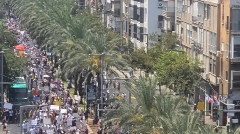 הפגנת העובדים והעובדות הסוציאליות, כיכר רבין, 21 ביולי 2020 הפגנת העובדים והעובדות הסוציאליות, כיכר רבין, 21 ביולי 2020