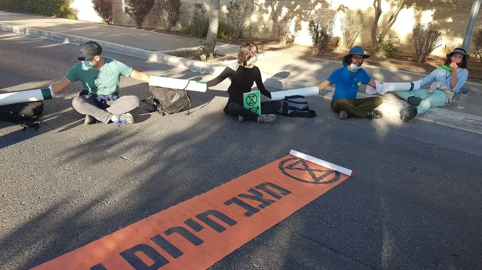 חסימת כביש בהפגנה בכניסה למתחם הכנסת בירושלים, 22 ביולי 2020. חסימת כביש בהפגנה בכניסה למתחם הכנסת בירושלים, 22 ביולי 2020.