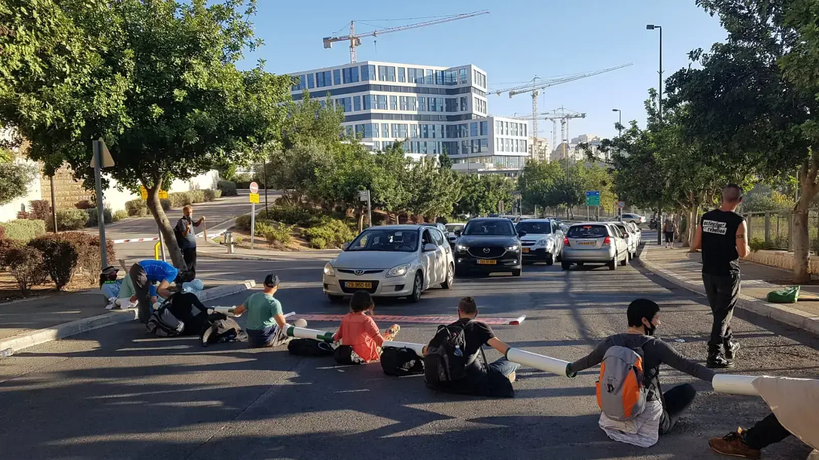 חסימת כביש בהפגנה בכניסה למתחם הכנסת בירושלים, 22 ביולי 2020. חסימת כביש בהפגנה בכניסה למתחם הכנסת בירושלים, 22 ביולי 2020.