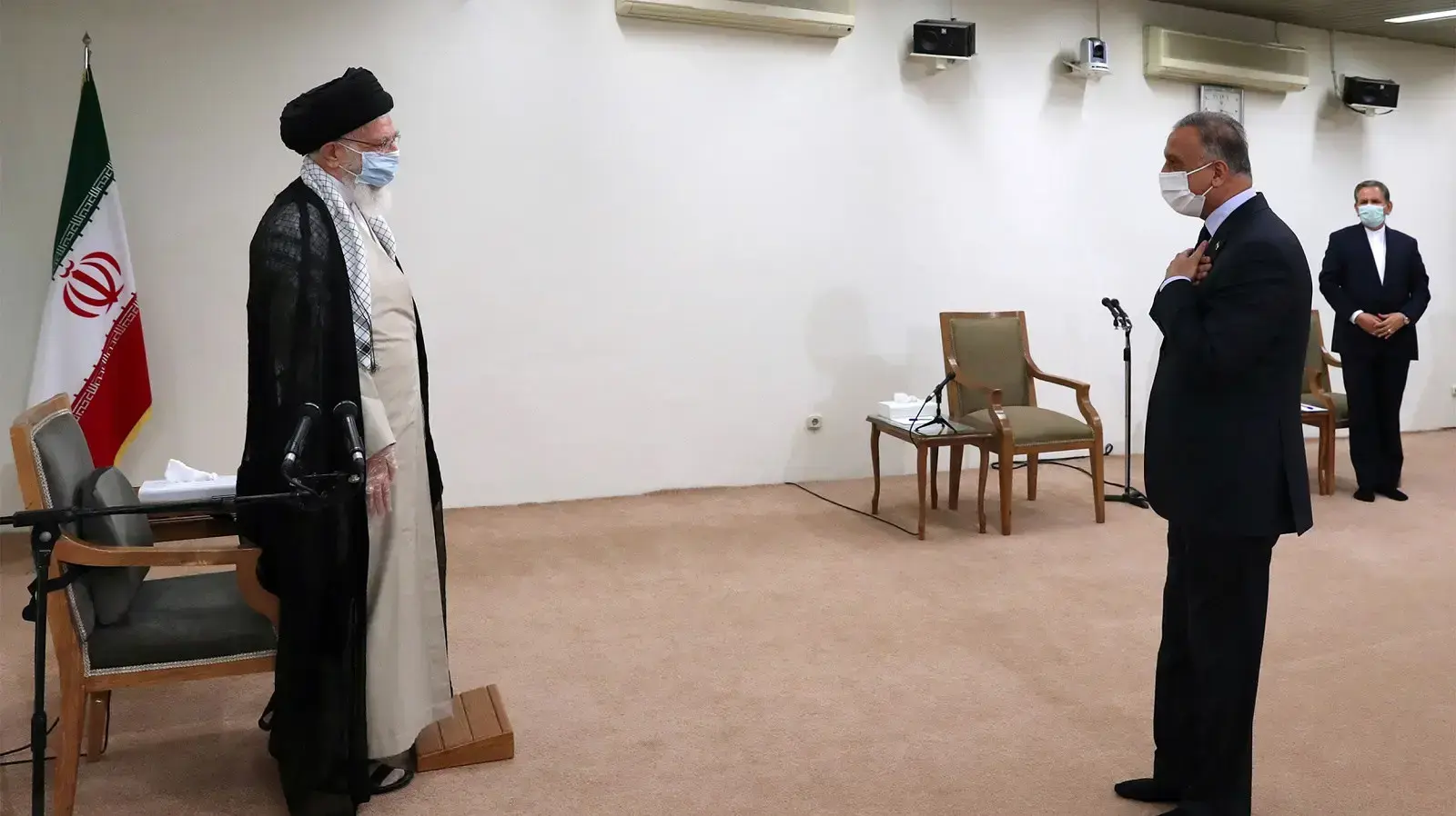 ראש ממשלת עיראק מוסטפא אל-כאזימי ומנהיגה העליון של איראן עלי חמינאי בטהראן, 21 ביולי 2020