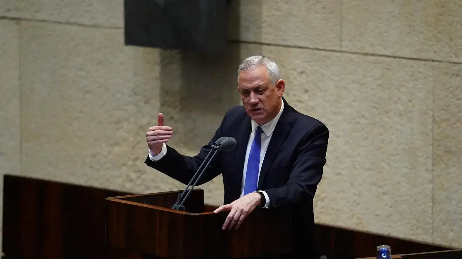 יו"ר כחול לבן, בני גנץ במהלך נאומו במליאת הכנסת 22 ביולי 2020 יו"ר כחול לבן, בני גנץ במהלך נאומו במליאת הכנסת 22 ביולי 2020
