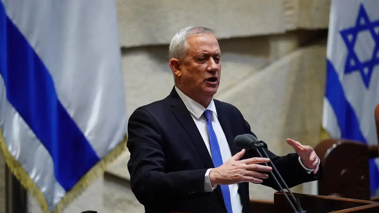 יו"ר כחול לבן, בני גנץ במהלך נאומו במליאת הכנסת 22 ביולי 2020 יו"ר כחול לבן, בני גנץ במהלך נאומו במליאת הכנסת 22 ביולי 2020