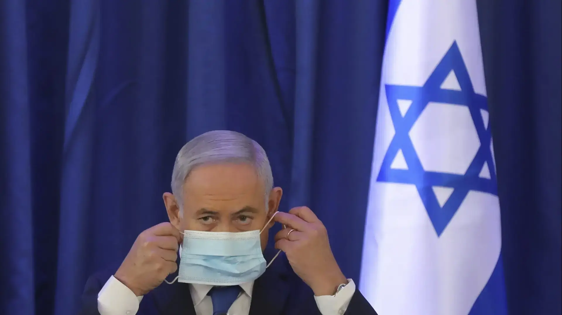 ראש המששלה בנימין נתניהו חובש מסיכת פנים בישיבת הממשלה במשרד החוץ בירושלים, 21 ביוני 2020