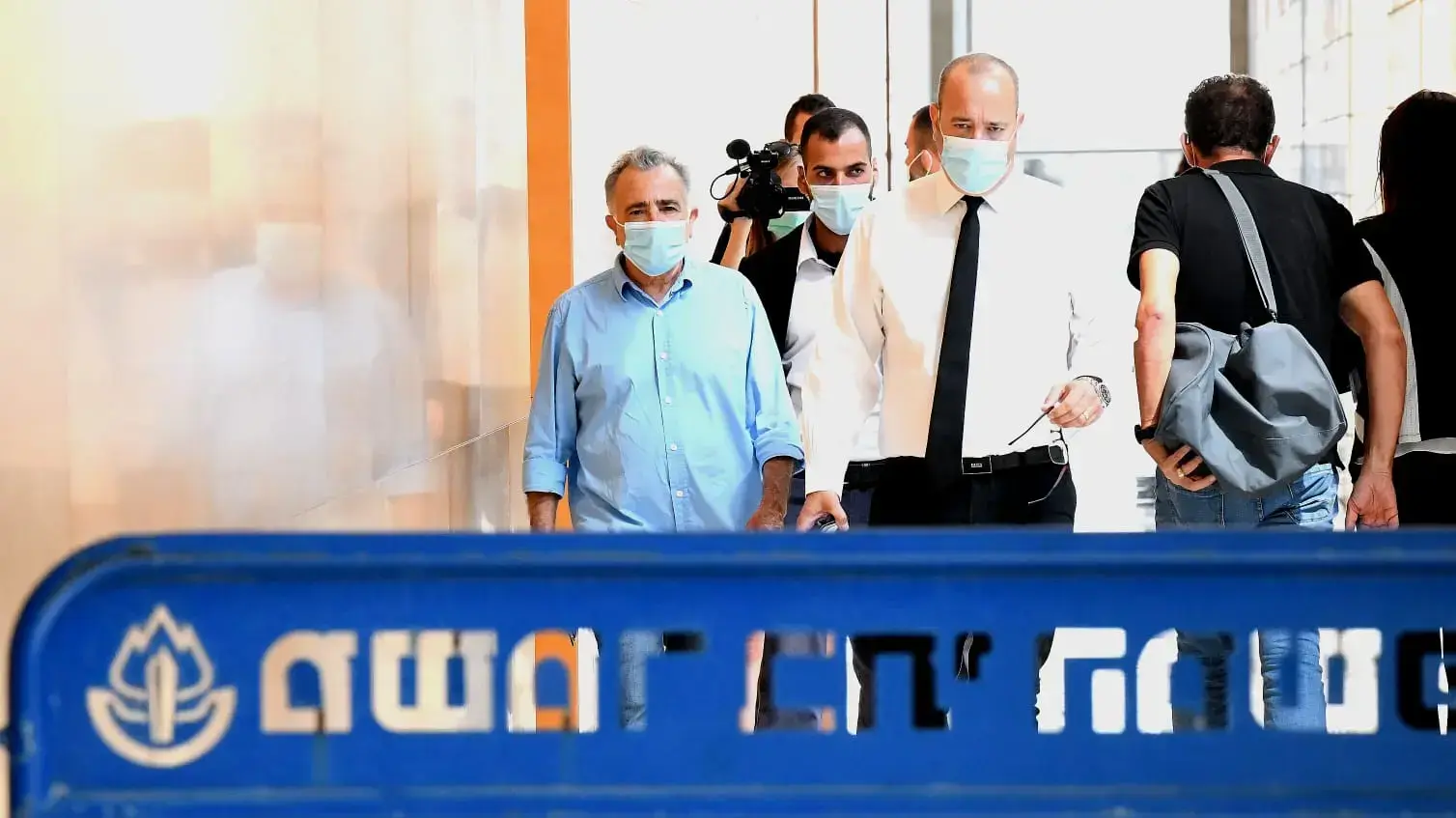 משה איבגי עם כניסתו לבית המשפט השלום בחיפה לקראת גזר דינו בגין שני מקרים של מעשה מגונה 23 ביולי 2020 משה איבגי עם כניסתו לבית המשפט השלום בחיפה לקראת גזר דינו בגין שני מקרים של מעשה מגונה 23 ביולי 2020