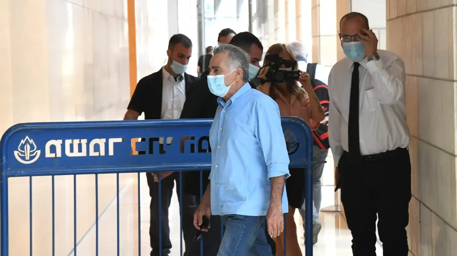משה איבגי עם כניסתו לבית המשפט השלום בחיפה לקראת גזר דינו בגין שני מקרים של מעשה מגונה 23 ביולי 2020 משה איבגי עם כניסתו לבית המשפט השלום בחיפה לקראת גזר דינו בגין שני מקרים של מעשה מגונה 23 ביולי 2020