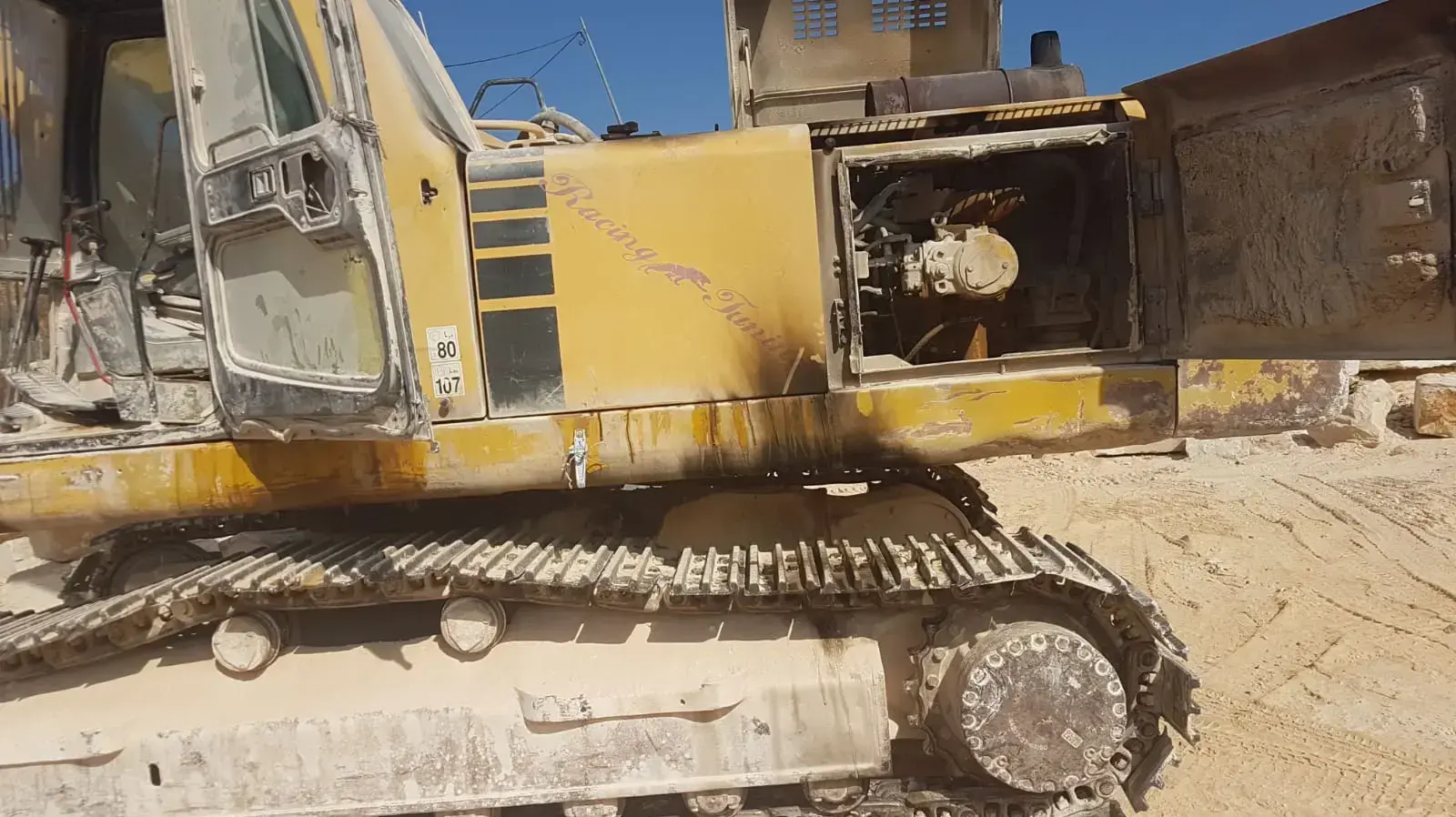 כלי עבודה שהוצת במחצבה ליד ג'מאעין, צפונית לאריאל, 23 ביולי 2020 כלי עבודה שהוצת במחצבה ליד ג'מאעין, צפונית לאריאל, 23 ביולי 2020