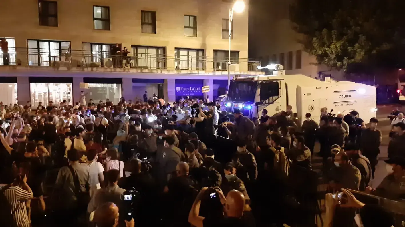 המשטרה מנסה לפזר הפגנה סמוך לבית רה"מ בירושלים. 24 ביולי 2020