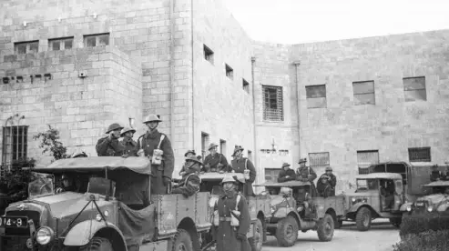 הצבא הבריטי משתלט על בניין המוסדות הלאומיים בירושלים בשבת השחורה הצבא הבריטי משתלט על בניין המוסדות הלאומיים בירושלים בשבת השחורה