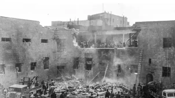 בניין המוסדות הלאומיים אחרי הפיגוע, 1947 בניין המוסדות הלאומיים אחרי הפיגוע, 1947