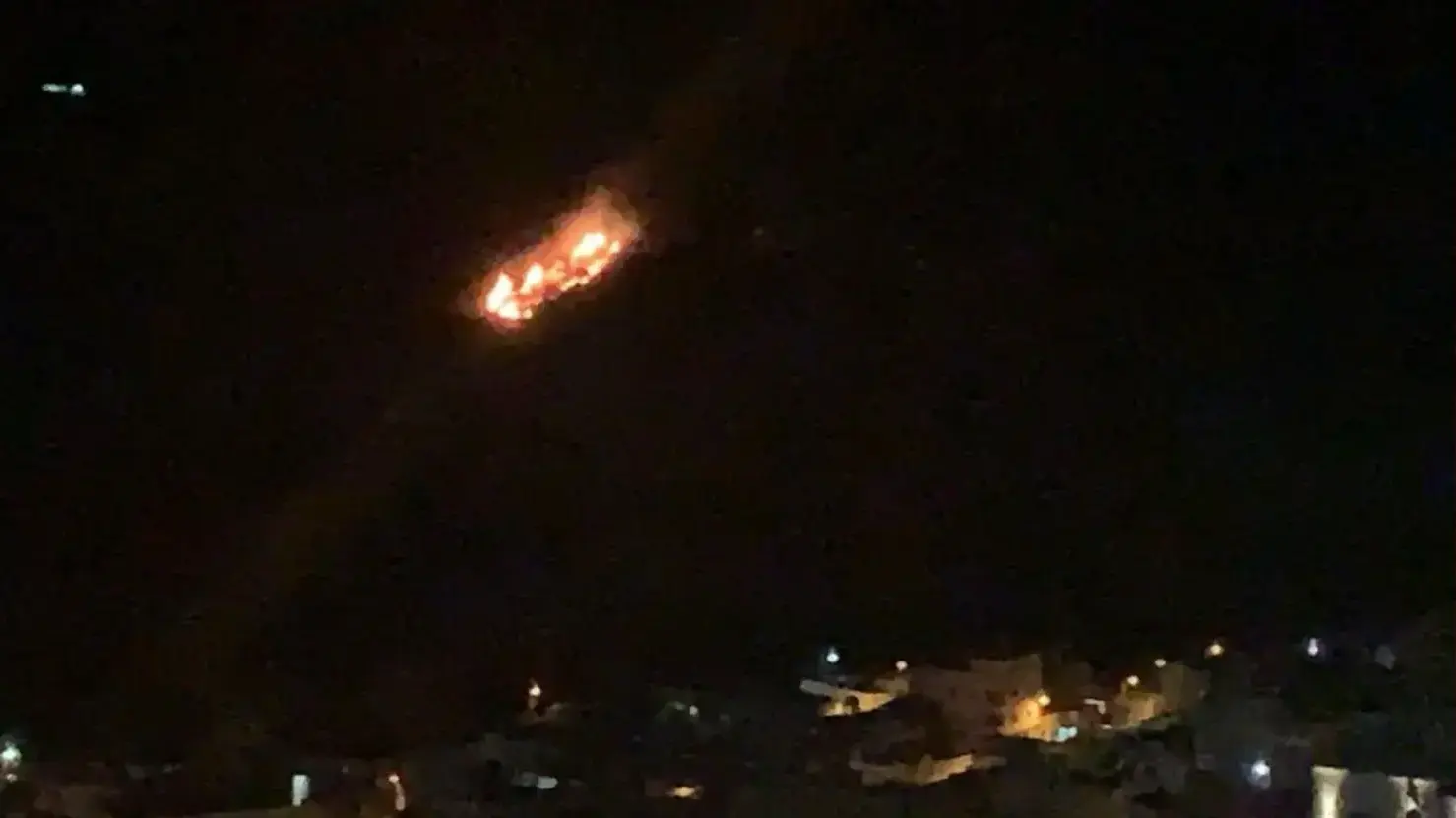 שריפה שפרצה בעקבות פיצוצים בסוריה שריפה שפרצה בעקבות פיצוצים בסוריה