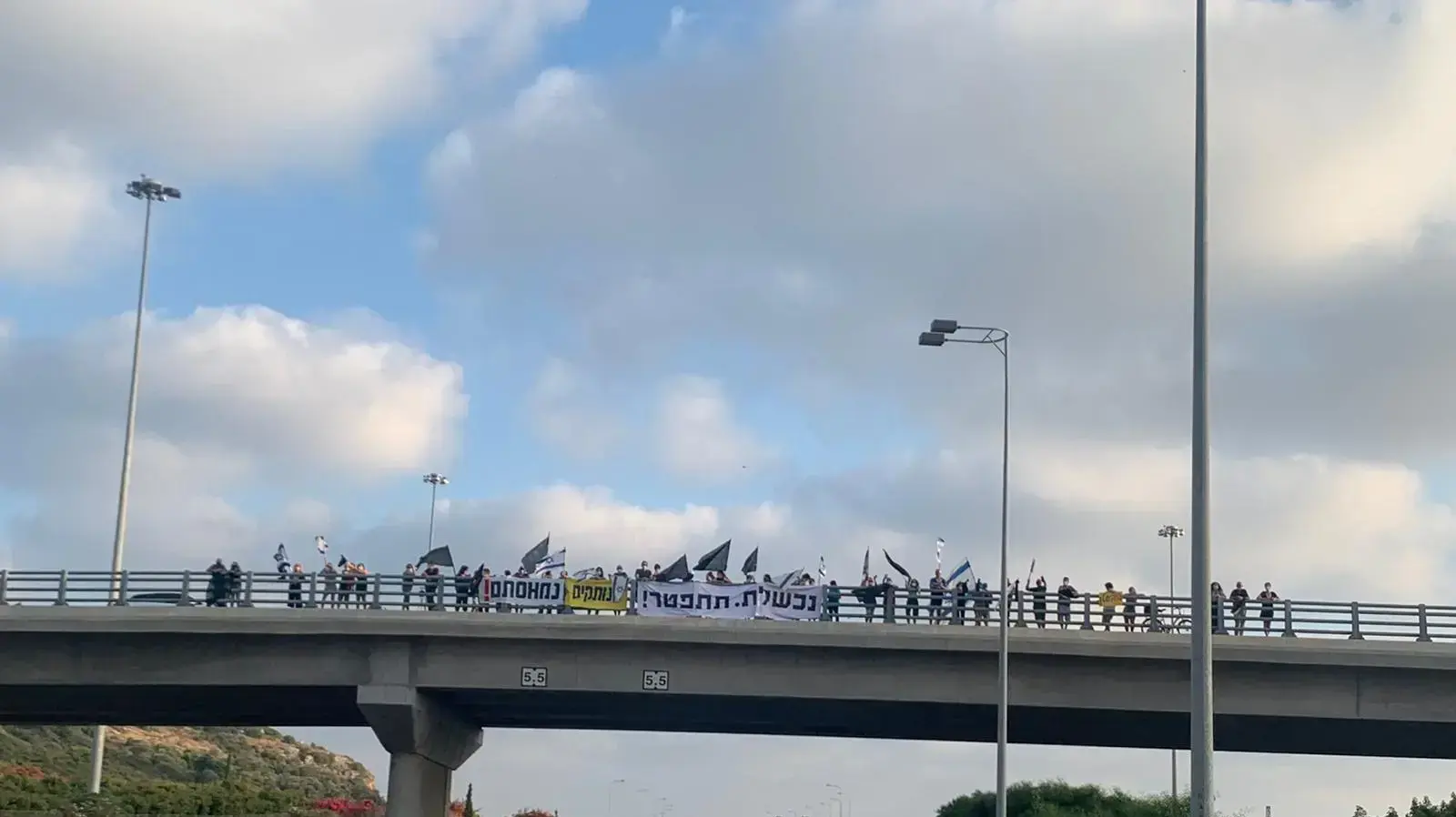 מפגינים מחאת הדגלים השחורים, מעגן מיכאל, 25 ביולי 2020 מפגינים מחאת הדגלים השחורים, מעגן מיכאל, 25 ביולי 2020