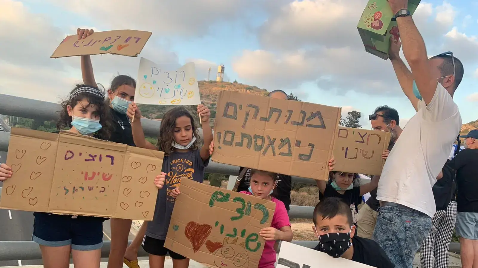 מפגינים מחאת הדגלים השחורים, מעגן מיכאל, 25 ביולי 2020 מפגינים מחאת הדגלים השחורים, מעגן מיכאל, 25 ביולי 2020