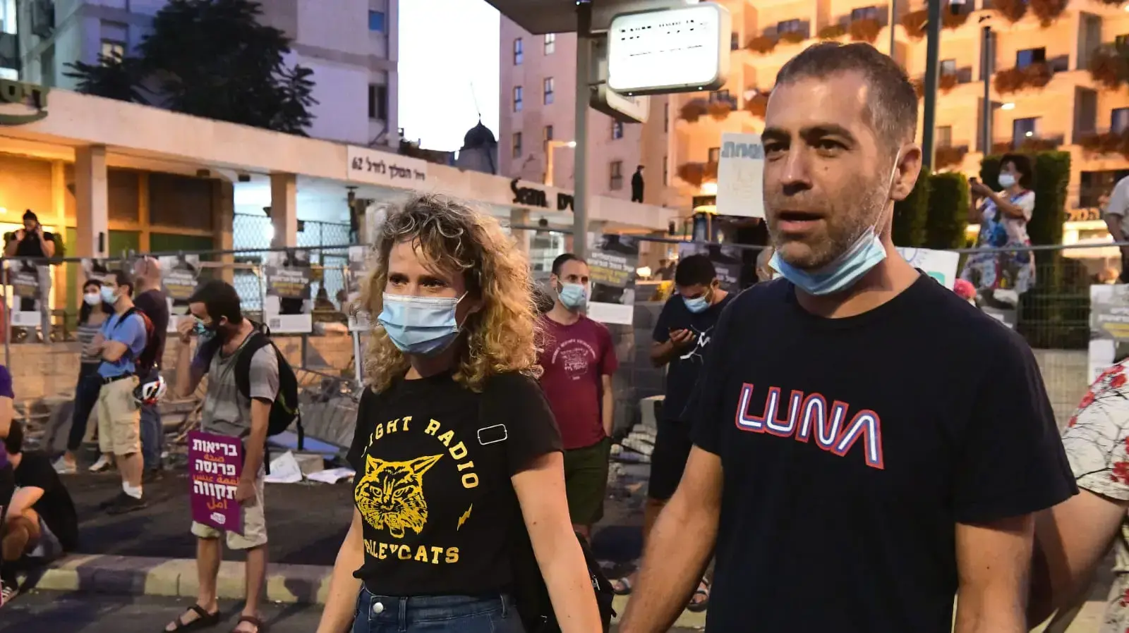 יהלי סובול ואשתו מפגינים נגד ראש הממשלה בנימין נתניהו מחוץ לבלפור, ירושלים, 25 ביולי 2020 יהלי סובול ואשתו מפגינים נגד ראש הממשלה בנימין נתניהו מחוץ לבלפור, ירושלים, 25 ביולי 2020