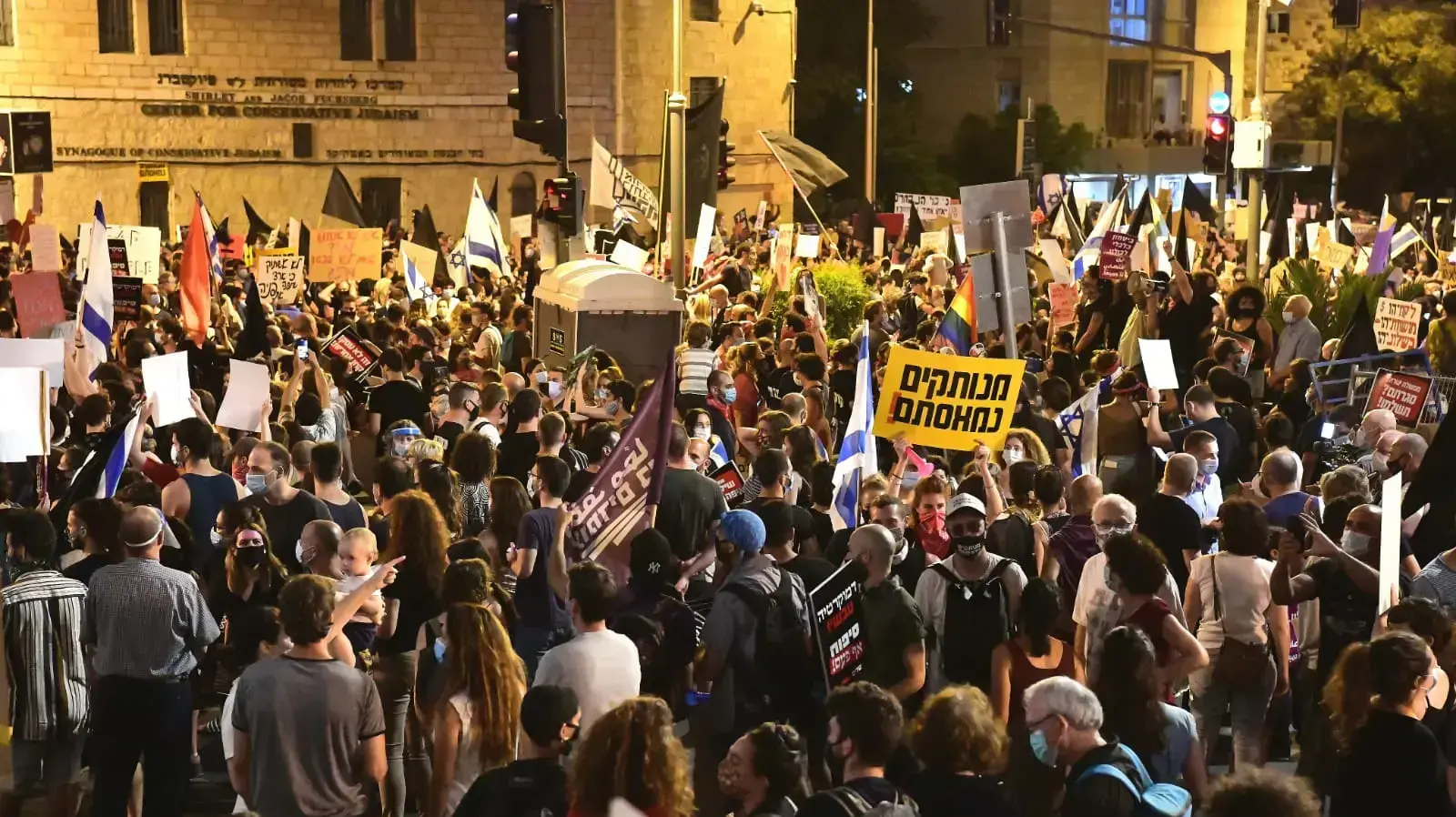 מפגינים נגד ראש הממשלה בנימין נתניהו מחוץ לבלפור, ירושלים, 25 ביולי 2020 מפגינים נגד ראש הממשלה בנימין נתניהו מחוץ לבלפור, ירושלים, 25 ביולי 2020