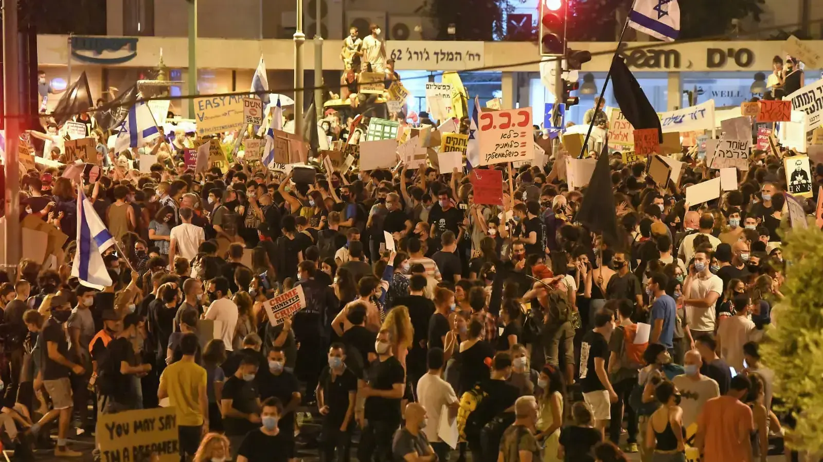 מפגינים נגד ראש הממשלה בנימין נתניהו מחוץ לבלפור, ירושלים, 25 ביולי 2020 מפגינים נגד ראש הממשלה בנימין נתניהו מחוץ לבלפור, ירושלים, 25 ביולי 2020