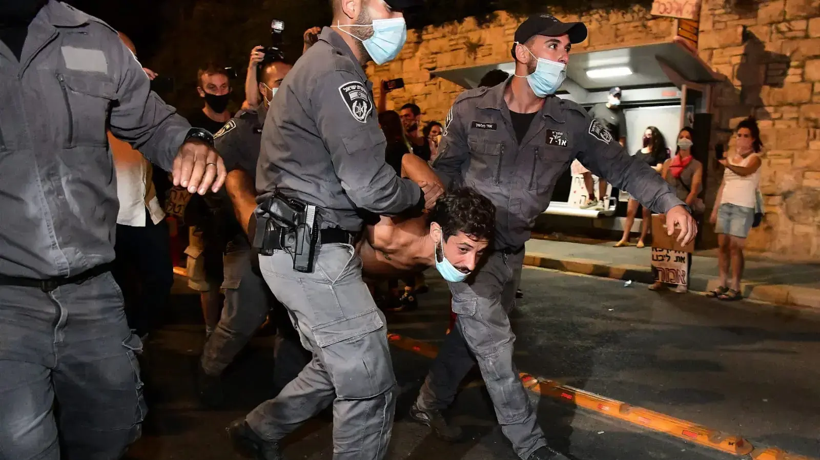 מעצר מפגינים נגד ראש הממשלה במחאה בירושלים - 26/7/2020 מעצר מפגינים נגד ראש הממשלה במחאה בירושלים - 26/7/2020
