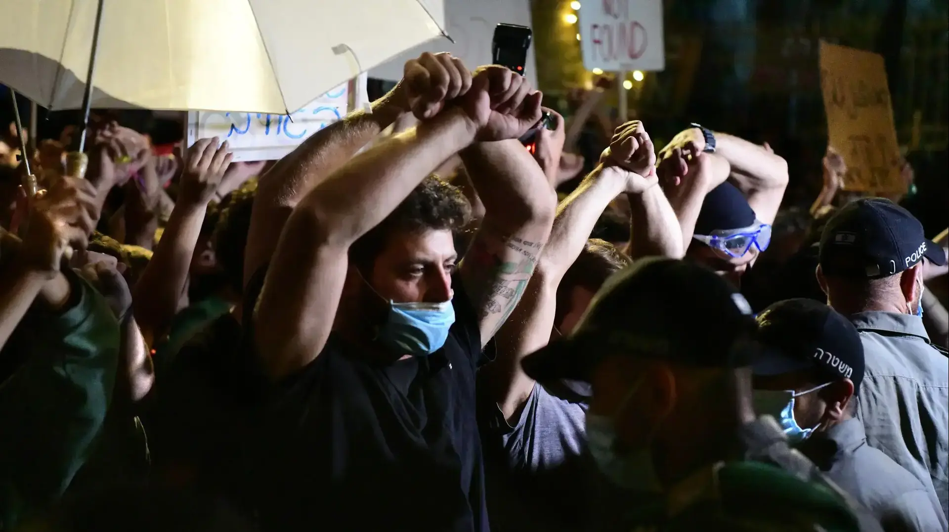 מפגינים נגד ראש הממשלה בנימין נתניהו מחוץ לבלפור, ירושלים, 25 ביולי 2020 מפגינים נגד ראש הממשלה בנימין נתניהו מחוץ לבלפור, ירושלים, 25 ביולי 2020