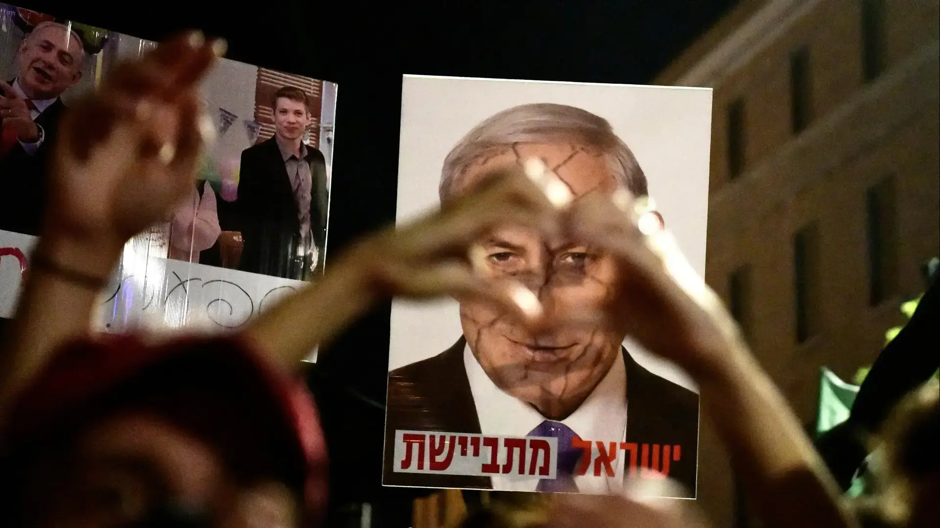 מפגינים נגד ראש הממשלה בנימין נתניהו מחוץ לבלפור, ירושלים, 25 ביולי 2020 מפגינים נגד ראש הממשלה בנימין נתניהו מחוץ לבלפור, ירושלים, 25 ביולי 2020