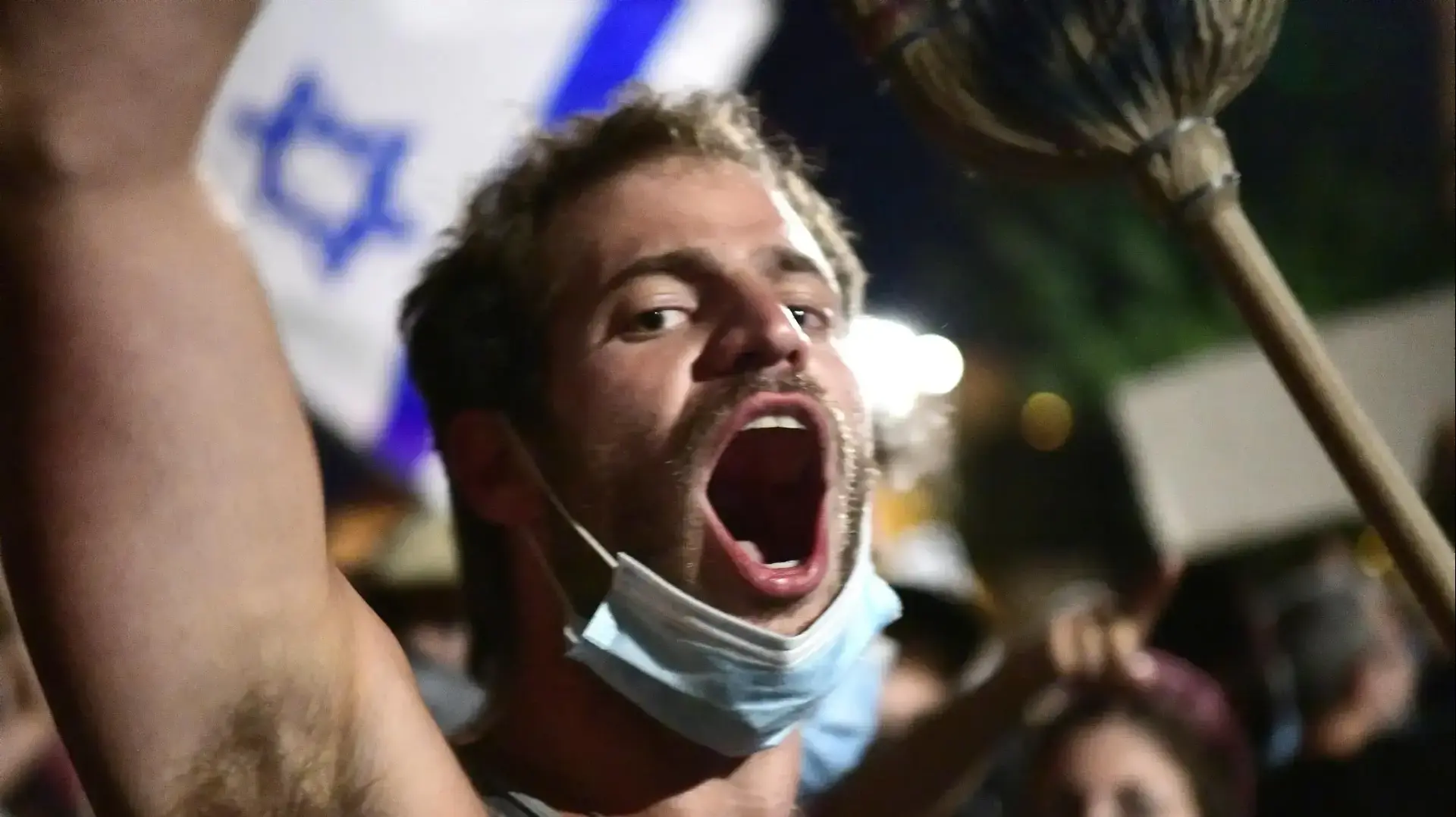 מפגינים נגד ראש הממשלה בנימין נתניהו מחוץ לבלפור, ירושלים, 25 ביולי 2020 מפגינים נגד ראש הממשלה בנימין נתניהו מחוץ לבלפור, ירושלים, 25 ביולי 2020