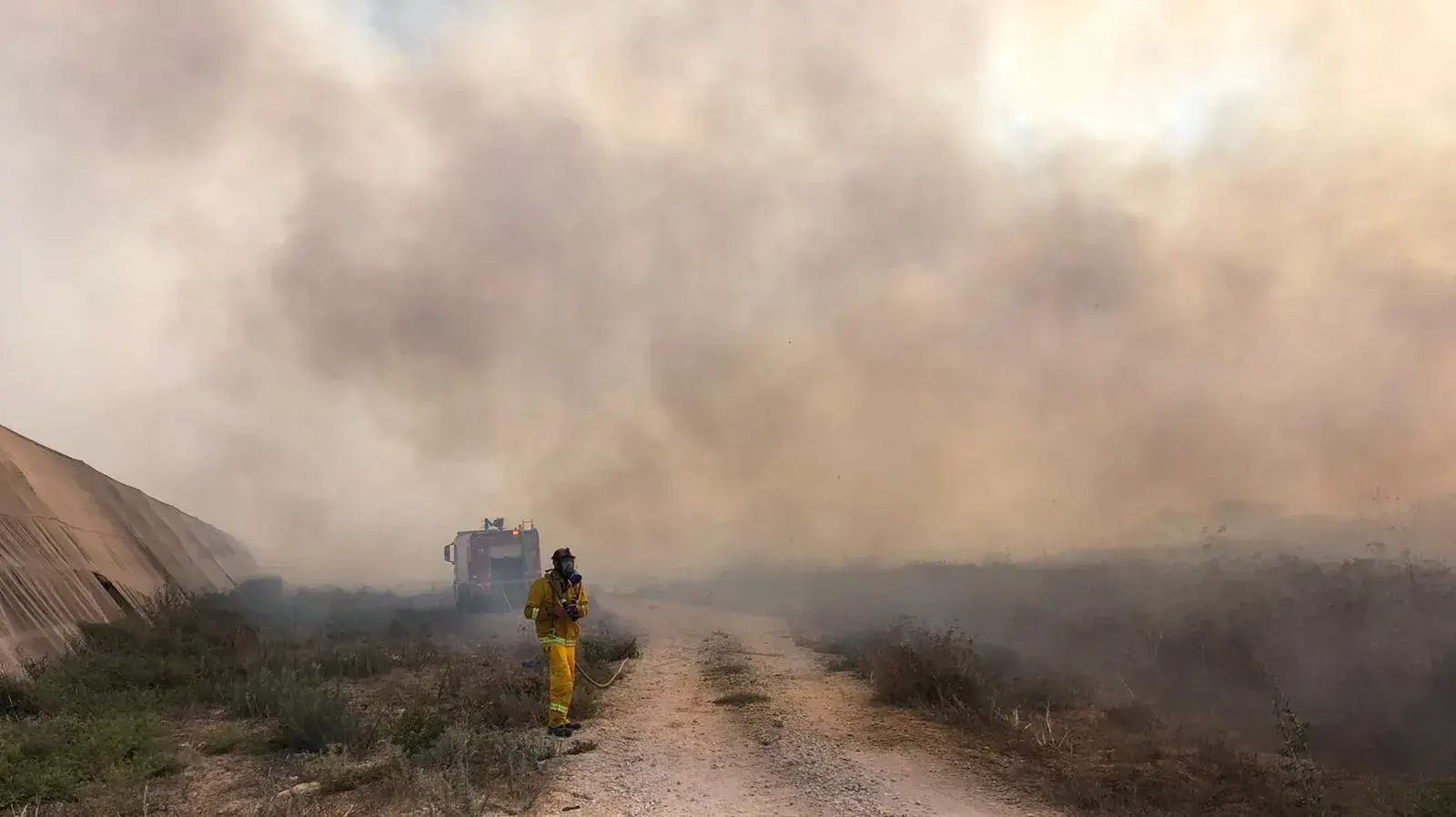 שריפה סמוך לחוף הבונים, 26 ביולי 2020. שריפה סמוך לחוף הבונים, 26 ביולי 2020.