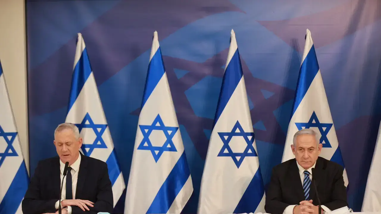 ראש הממשלה בנימין נתניהו ושר הביטחון בני גנץ ובהצהרה לתקשורת, בקריה בתל אביב, 27 ביולי 2020 ראש הממשלה בנימין נתניהו ושר הביטחון בני גנץ ובהצהרה לתקשורת, בקריה בתל אביב, 27 ביולי 2020