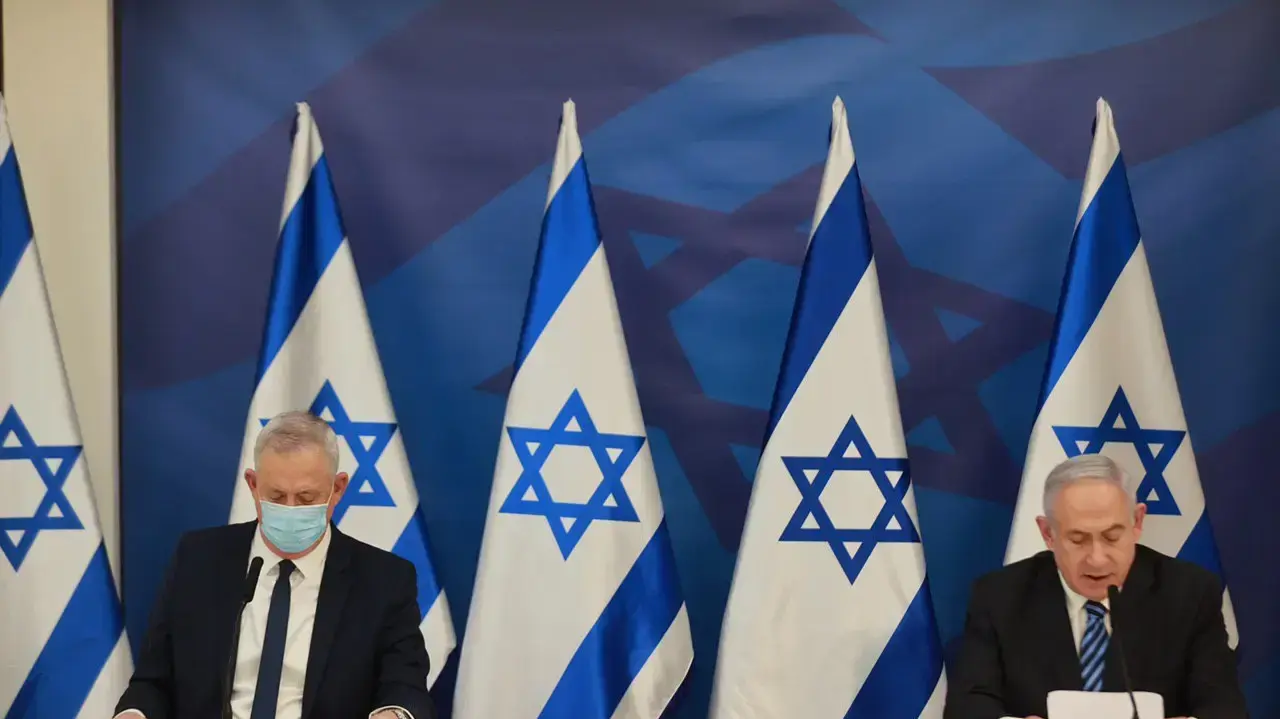 ראש הממשלה בנימין נתניהו ושר הביטחון בני גנץ ובהצהרה לתקשורת, בקריה בתל אביב, 27 ביולי 2020 ראש הממשלה בנימין נתניהו ושר הביטחון בני גנץ ובהצהרה לתקשורת, בקריה בתל אביב, 27 ביולי 2020