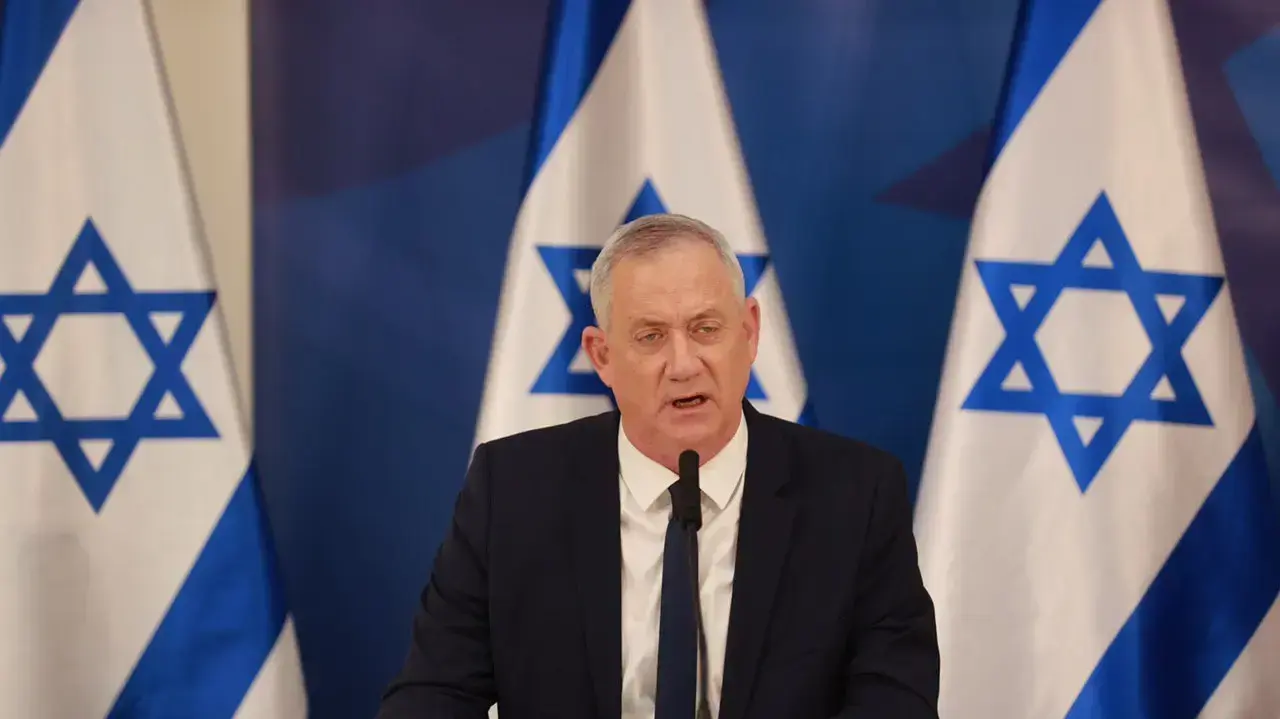 שר הביטחון בני גנץ בהצהרה לתקשורת, בקריה בתל אביב, 27 ביולי 2020