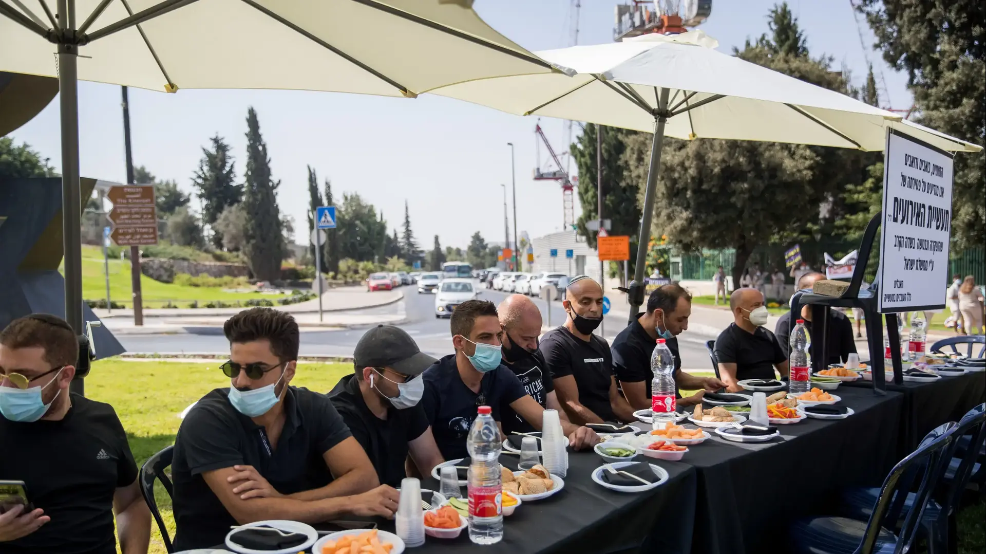 הפגנת בעלי האולמות מול מעון רה"מ בירושלים 26 ביולי 2020 הפגנת בעלי האולמות מול מעון רה"מ בירושלים 26 ביולי 2020