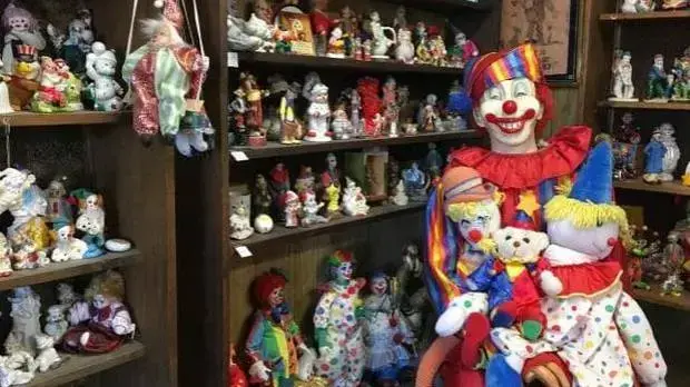 מלון הליצנים הקריפי