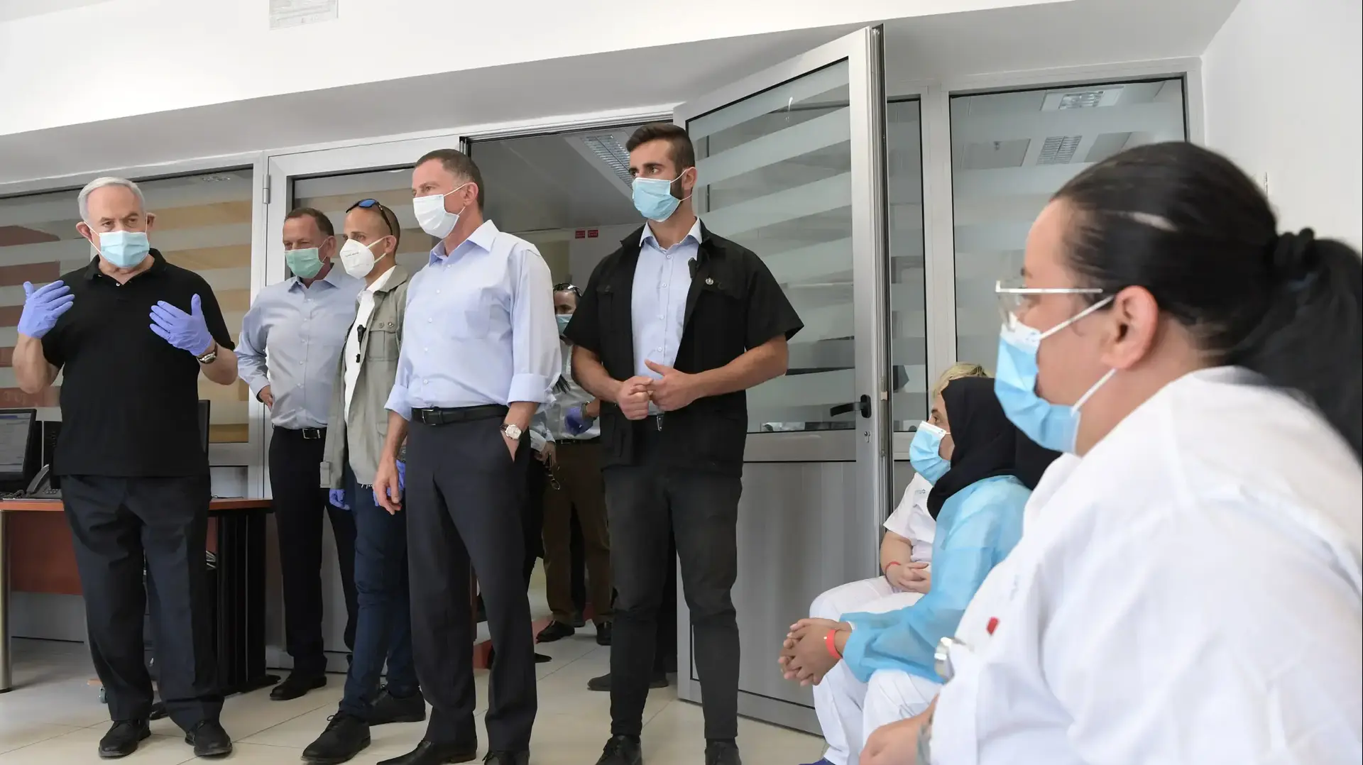ראש הממשלה ושר הבריאות סיירו במחלקה המיועדת לקליטת חולי קורונה בבי"ח סורוקה, באר שבע, 28 ביולי 2020 ראש הממשלה ושר הבריאות סיירו במחלקה המיועדת לקליטת חולי קורונה בבי"ח סורוקה, באר שבע, 28 ביולי 2020