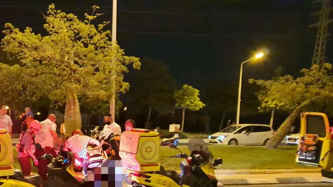 זירת התאונה בה נפצעה באורח אנוש הולכת רגל בת 70 מפגיעת רכב בשדרות דוד טוביהו בבאר שבע. 28 ביולי 2020 זירת התאונה בה נפצעה באורח אנוש הולכת רגל בת 70 מפגיעת רכב בשדרות דוד טוביהו בבאר שבע. 28 ביולי 2020