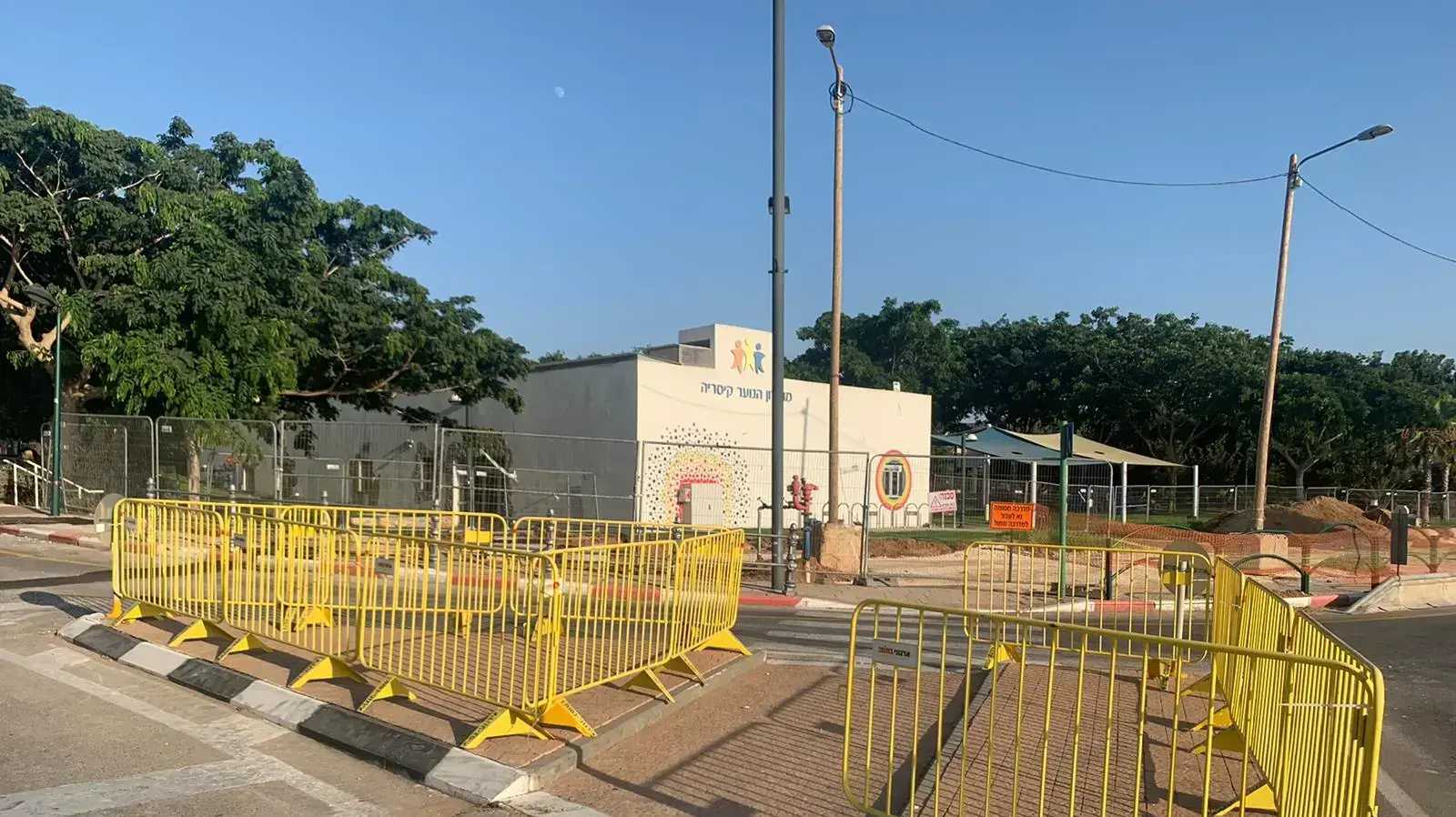 גידור מחוץ למעון רה"מ בקיסריה לקראת ההפגנות הצפויות 30 ביולי 2020
גידור מחוץ למעון רה"מ בקיסריה לקראת ההפגנות הצפויות 30 ביולי 2020