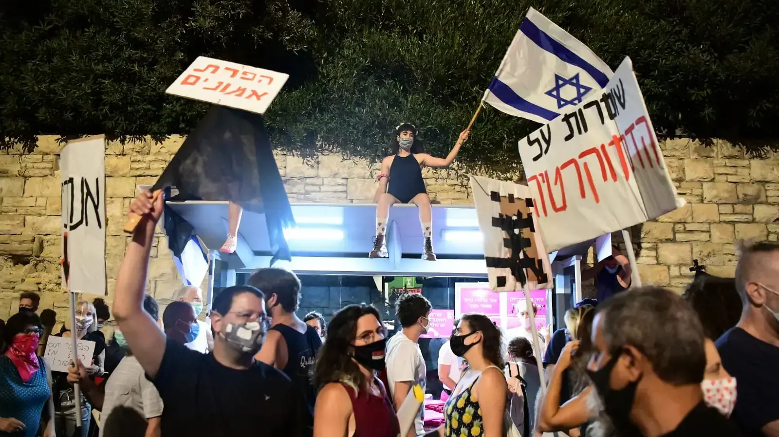 הפגנת הדגלים השחורים כנגד השחיתות השלטונית. מול מעון רה"מ, ירושלים 30 ביולי 2020 הפגנת הדגלים השחורים כנגד השחיתות השלטונית. מול מעון רה"מ, ירושלים 30 ביולי 2020