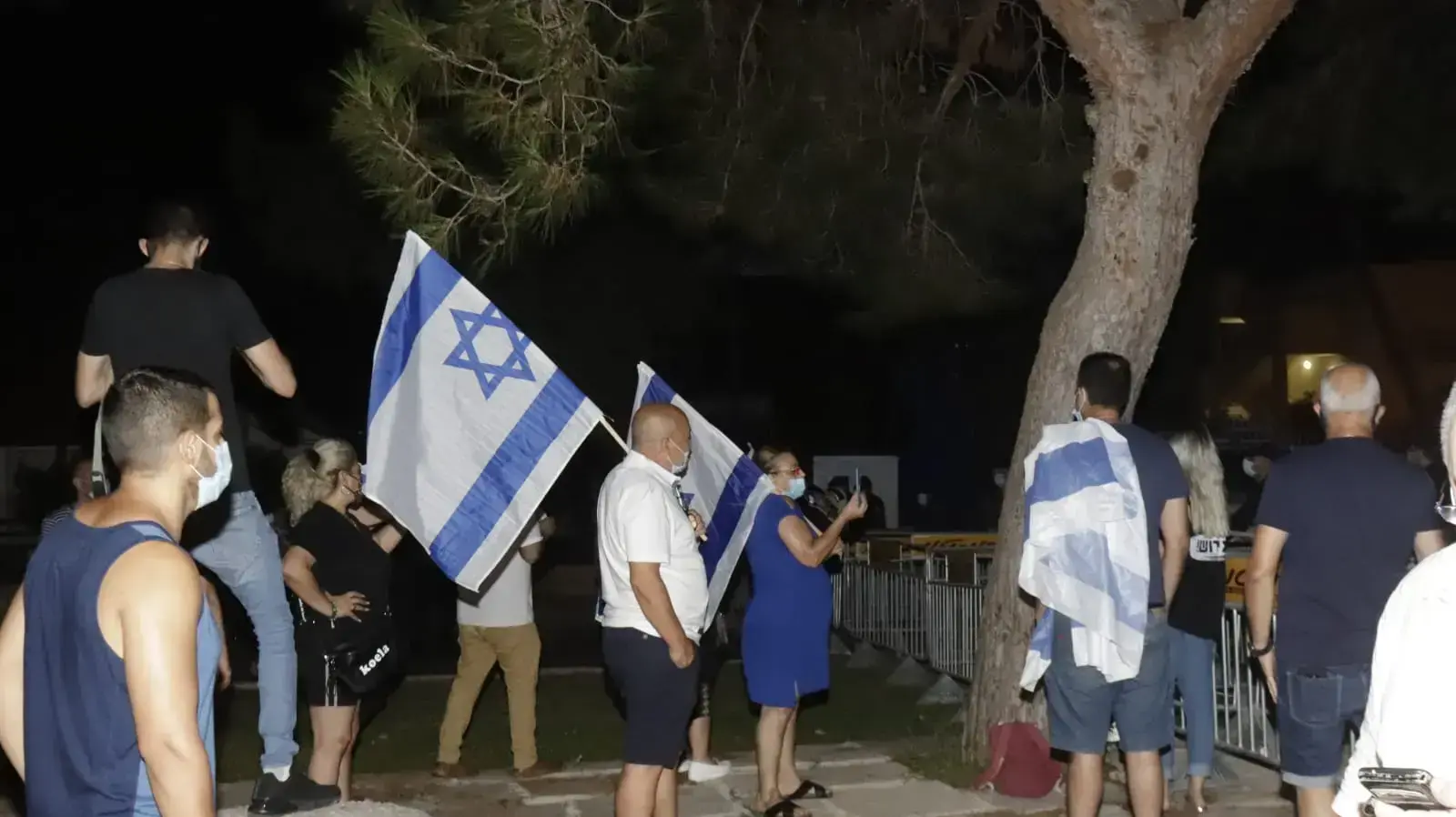 הפגנת "אם תרצו" מול בית השופטת אסתר חיות בשכונת צהלה בתל אביב. 1 באוגוסט 2020 הפגנת "אם תרצו" מול בית השופטת אסתר חיות בשכונת צהלה בתל אביב. 1 באוגוסט 2020