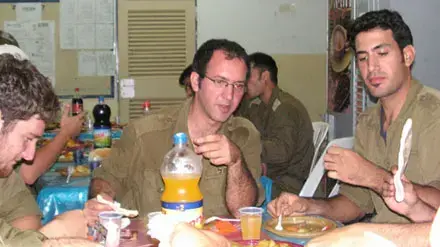 אהוד גולדווסר במסיבה אהוד גולדווסר במסיבה