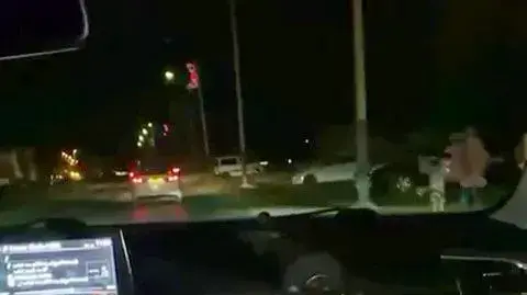 משטרת ישראל פתחה בבדיקה בעקבות סרטון בו נראה רכב נוסע ברחבי העיר אילת ובו אדם מחזיק נשק מסוג M-16 ודורך אותו מספר פעמים. הנשק שייך לחייל צה"ל, פרטיו הועברו למצ"ח, 2 באוגוסט 2020