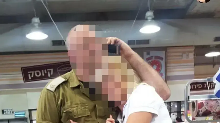 מנהל סניף רשת יוחננוף פוטר אחרי שהתייצב למילואים מנהל סניף רשת יוחננוף פוטר אחרי שהתייצב למילואים