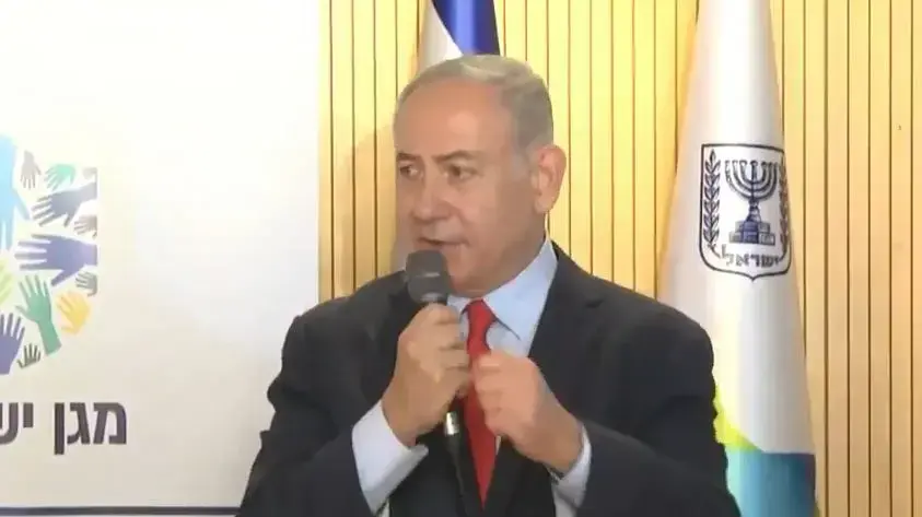 ראש הממשלה, בנימין נתניהו במהלך מענה לשאולת כתבים במסגרת ביקורו במרכז הרפואי "שיבא" תל השומר 2 באוגוסט 2020 ראש הממשלה, בנימין נתניהו במהלך מענה לשאולת כתבים במסגרת ביקורו במרכז הרפואי "שיבא" תל השומר 2 באוגוסט 2020